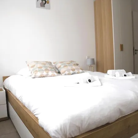 Peaceful 1br With Garden Lägenhet