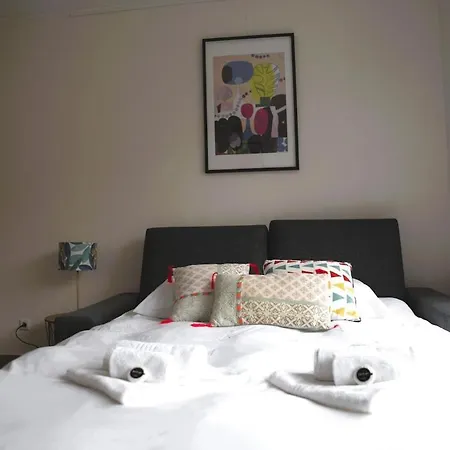 Lägenhet Peaceful 1br With Garden