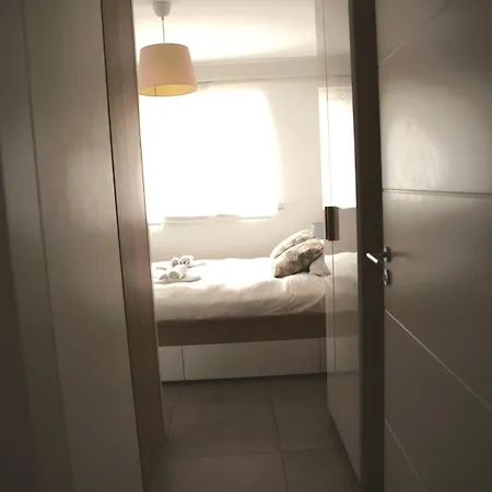 Peaceful 1br With Garden Lägenhet